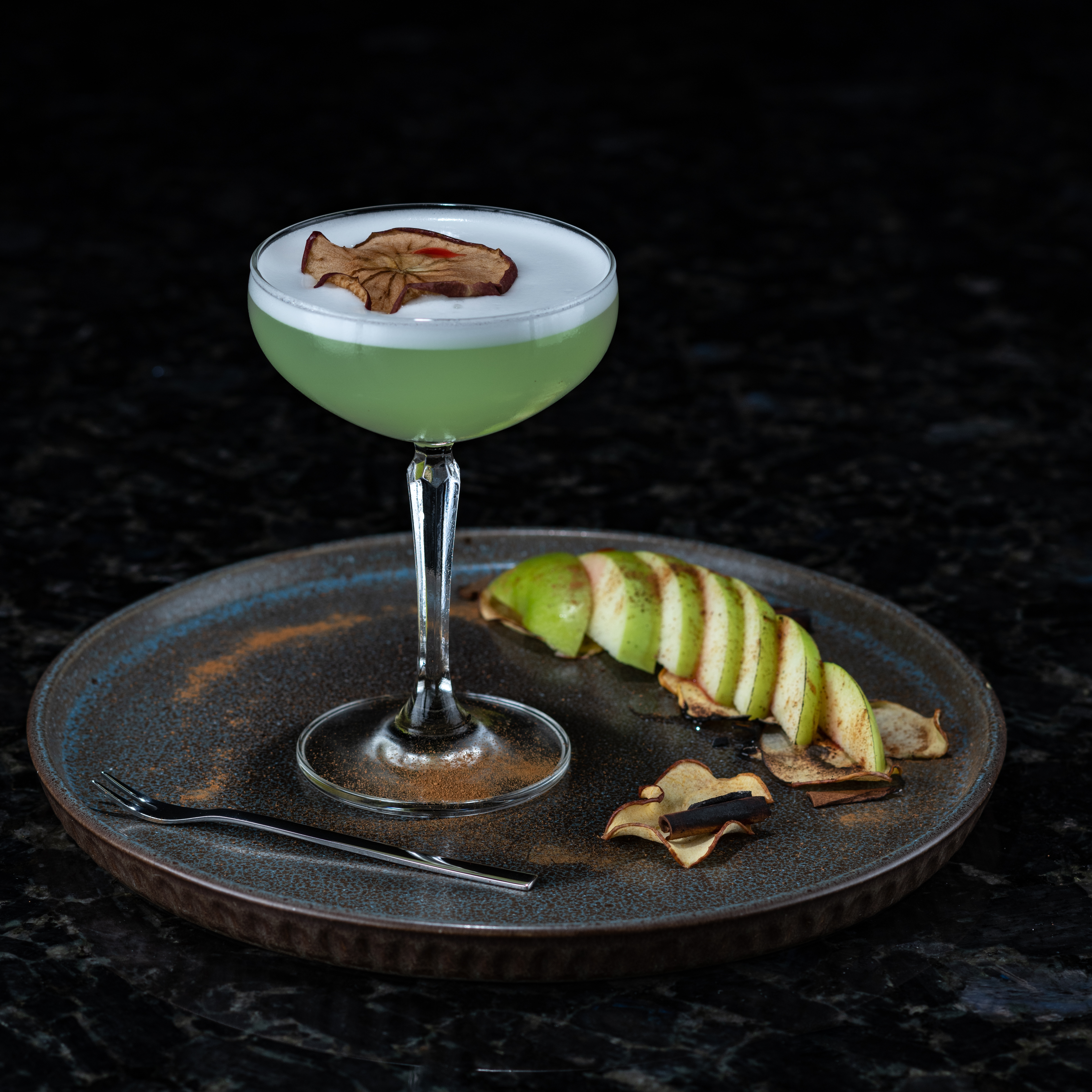 ( Skimrande Äpple ) By George Kahkejian ( Skimrande Äpple ) By George Kahkejian